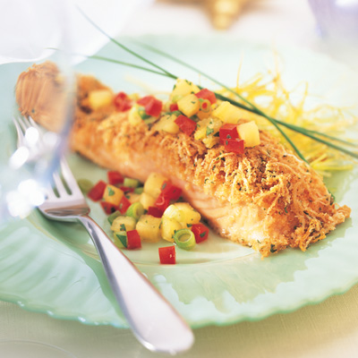 Filets de saumon en croûte au fromage Suisse canadien avec salsa à l'ananas