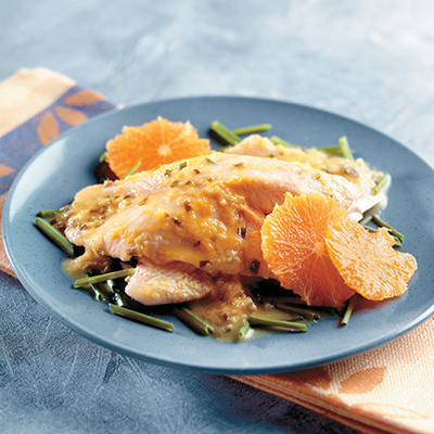 Filets de tilapia pochés au champagne, lait de coco et jus de clémentine