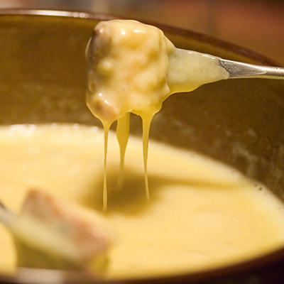 Fondue au fromage avec fruits de mer