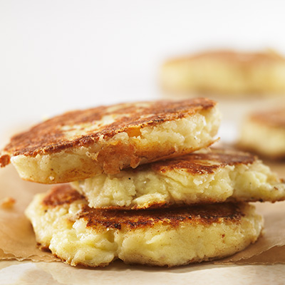 Galettes à la  pomme de terre et cheddar fort