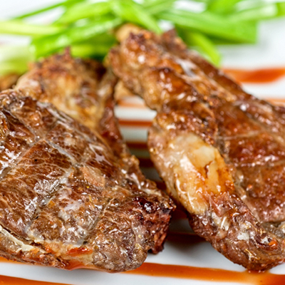 Tranches de gigot d’agneau grillées aux herbes de Provence