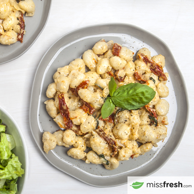 Gnocchi aux tomates séchées et basilic 
dans une sauce crémeuse au parmesan et à l'ail