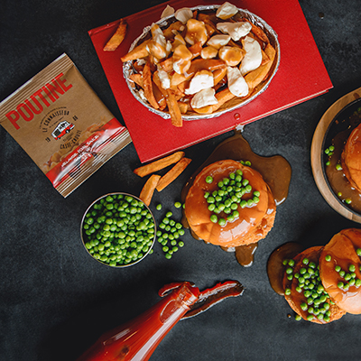 Hot chicken burger et poutine Le Connaisseur