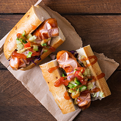 Hot-dog garni aux légumes