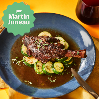 Jarrets d’agneau braisés au porto avec pruneaux et compote de courgettes au thym