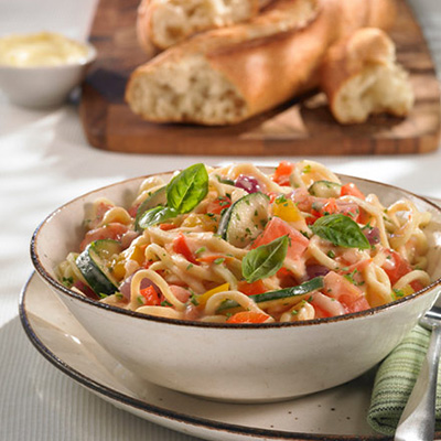 Linguine à la sauce rosée et aux légumes du jardin