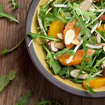 Mandarines et fèves germées en salade