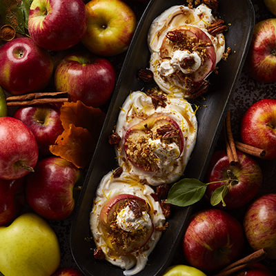 Yogourt aux pommes au four et aux pralines à l’érable