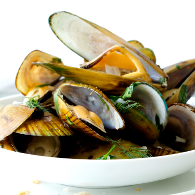 Indian-style mussels with curry, parsley and dill