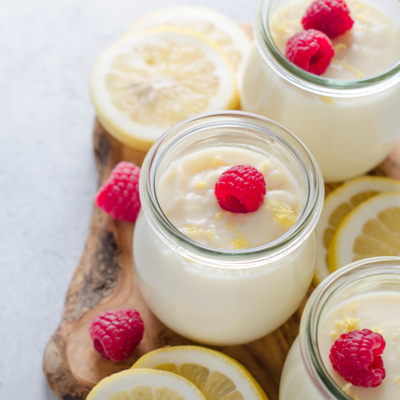 Mousse de citron et fromage à la crème et framboises fraîches du Québec