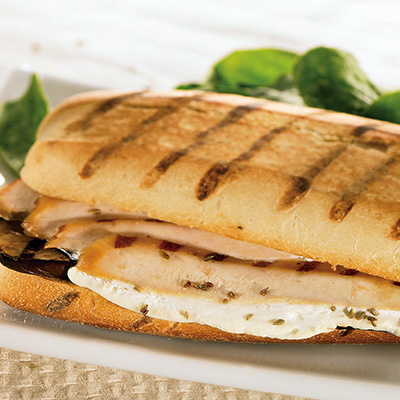 Panini au poulet parfumé à l'anis et aubergine grillée