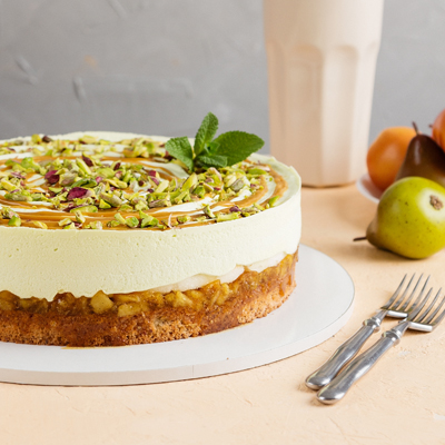 Petits gâteaux au fromage garnis de poires caramélisées