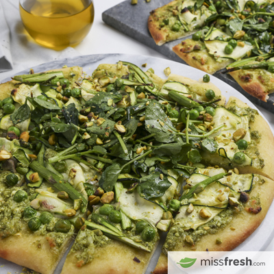 Pizza blanche légumes de printemps et ricotta de pesto