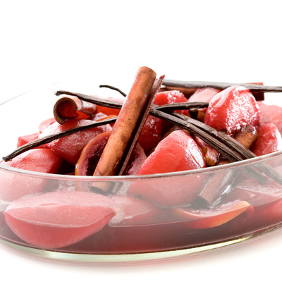 Poires pochées au vin rouge, vanille et cannelle