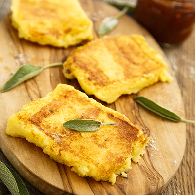 Polenta grillé au Provolone et au Peccorino