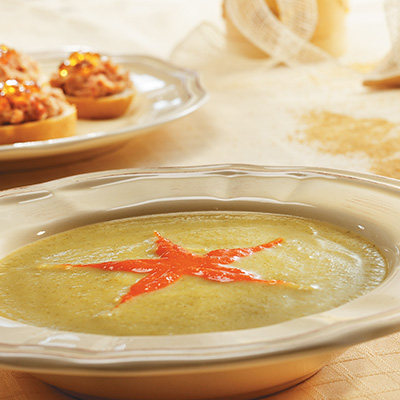 Potage à la courgette et coulis de poivron rouge à l'érable