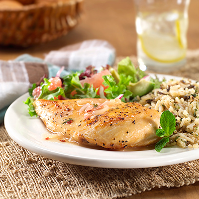 Poulet poêlé avec sa sauce au pamplemousse, à l’échalote et à la menthe