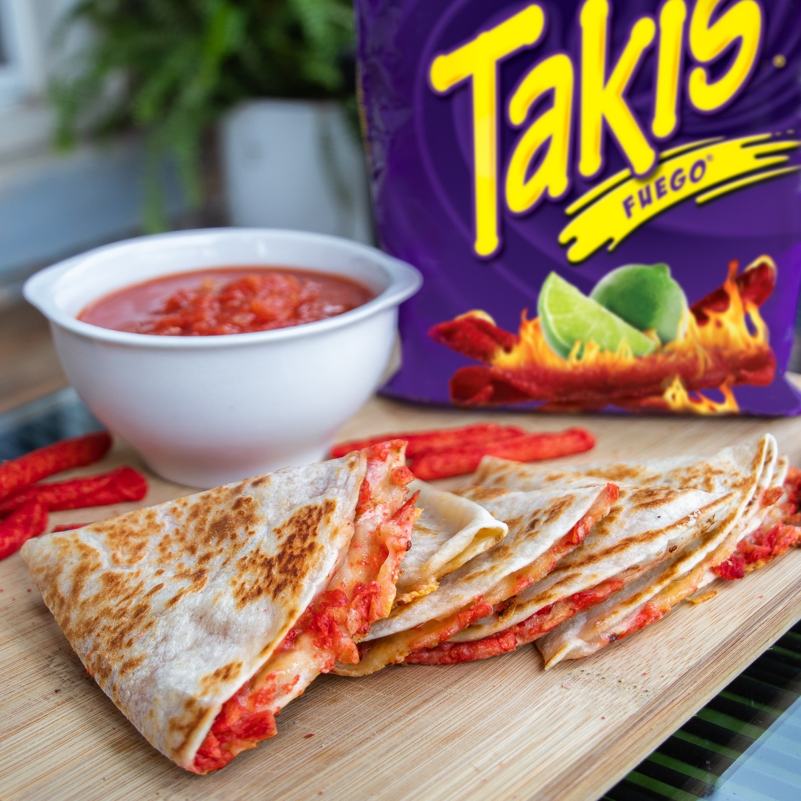 Quesadilla épicé et croustillant aux takis®