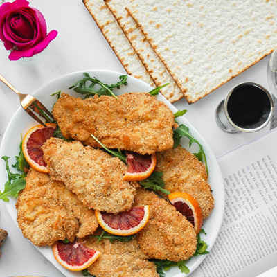 Repas de matzo pour la Pâques Juive - Schnitzel au poulet