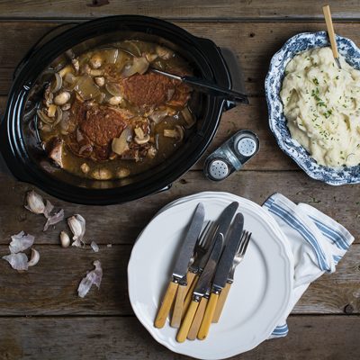 Rôti de palette de porc du Québec aux oignons compotés et miel