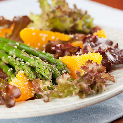 Salade d'asperges à l'orange et au sésame