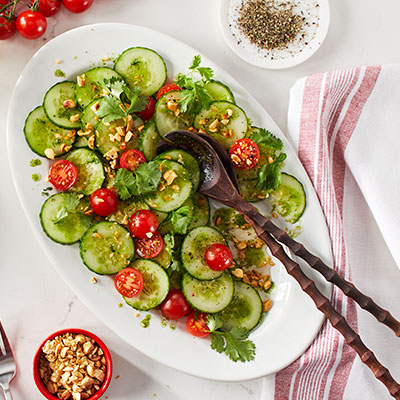 Salade de concombres douce et épicée