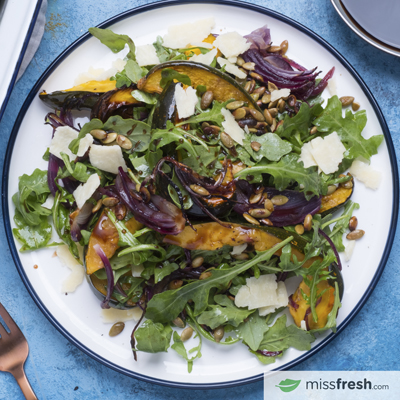 Salade de courge et d'oignon caramélisés 
avec roquette