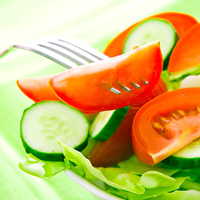 Salade de rubans de concombres et de tomates