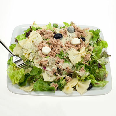 Salade de farfelle au thon, pommes et noix de cajou