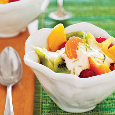 Salade de fruits, sauce crémeuse à la lime