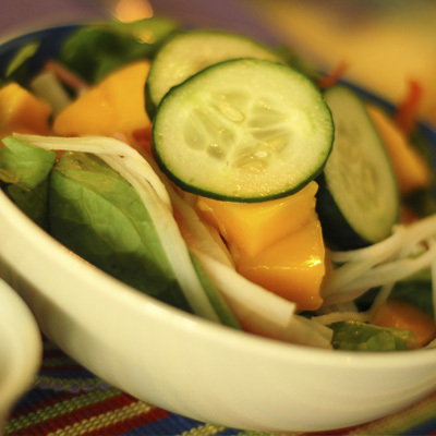 Salade de mangue et de Mozzarina et sa vinaigrette aux agrumes