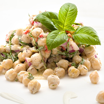 Salade de pois chiches pimentés au cumin et herbes fraîches