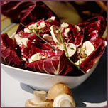 Salade de radicchio, champignons et ciboulette, vinaigrette au Bleubry et yogourt