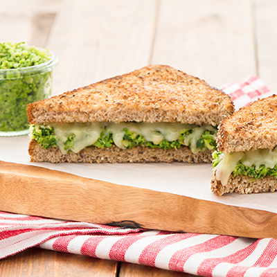 Sandwich au fromage fondu avec pesto au brocoli