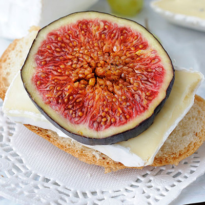 Sandwich chaud au fromage Le Péribonka et aux figues fraîches