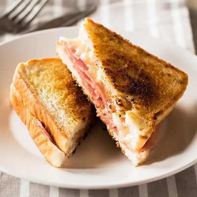 Sandwich décadent au fromage fondant