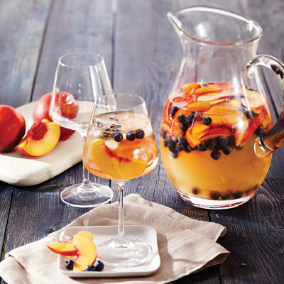 Sangria blanche aux nectarines et aux raisins