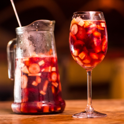 Sangria pétillante aux pêches sans alcool