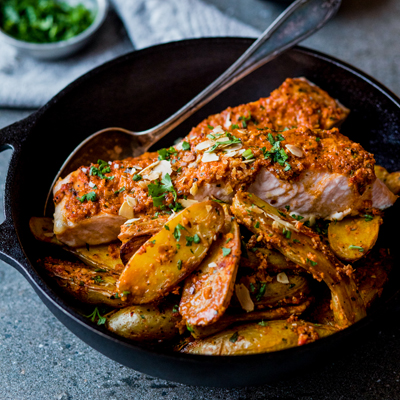 Saumon et pommes de terre grillées sauce Romesco