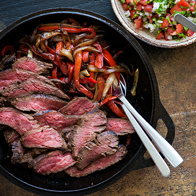 Sauté de bœuf et de poivrons rouges épicé