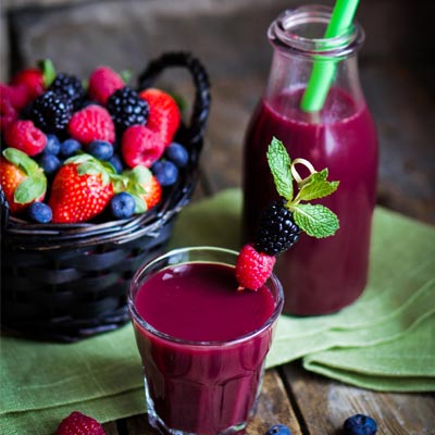 Smoothie aux petits fruits et à la grenade