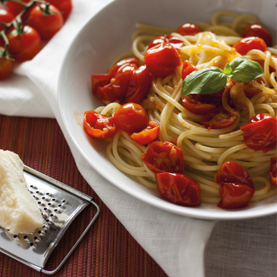 Spaghettinis avec sauce aux tomates et basilic