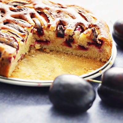 Tarte aux prunes à la crème fraîche à l'érable